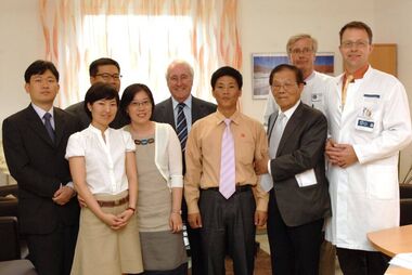 v.r.: Prof. Kauczor, Prof. Nöldge, Prof. Lie , Dr. Pang, Prof. Vilmar, Delegationsmitglieder aus Süd Korea